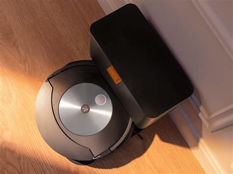 IRobot Roomba Combo J7 Robot Vacuum And Mop Has A Truly Retractable 2