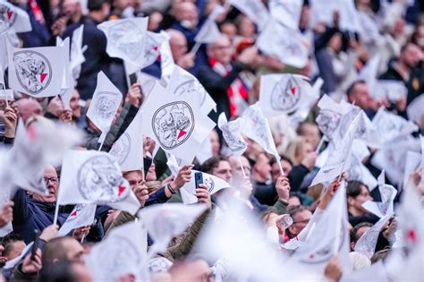 Lezers Over De Terugkeer Van Het Oude Ajaxlogo Laat Dan Ook Meteen