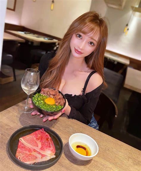 真優川咲さんのインスタグラム写真 真優川咲instagram「🥩🥚🥓🍚🎂🥂 今日8月29日は焼肉の日 〜🤗🐂¿¿¡ と