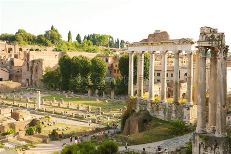 Fórum Romano E Ruínas De Roma Itália Foto de Stock Editorial Imagem