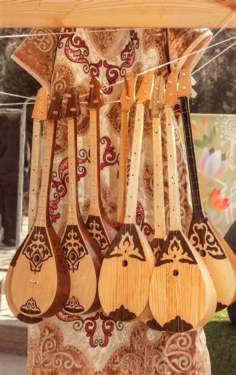 Los Instrumentos Musicales Nacionales Hechos A Mano Con Cuerdas De Pelo