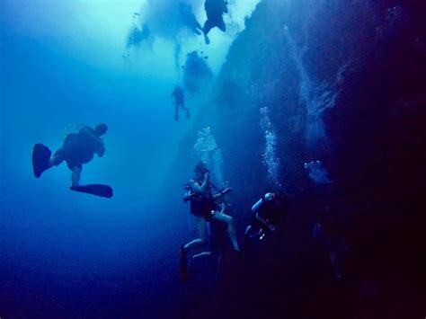 Scuba Diving The Blue Hole in Belize (Overview, Cost, Map & More)