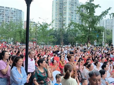 颂歌献给党！龙泉驿区举行庆祝中国共产党成立103周年群众合唱展演澎湃号·政务澎湃新闻 The Paper