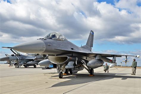 Caça F 16 deve disputar pedido da Força Aérea Argentina Airway