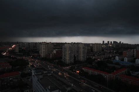 北京迎入汛以来最强降雨 城区黑压压一片 搜狐大视野 搜狐新闻