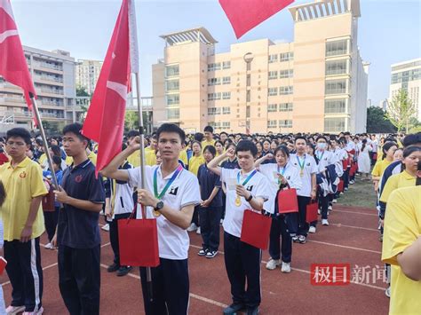 “不到最后一刻绝不言败！”高考出征仪式上，校长为高三学子热血寄语 极目新闻