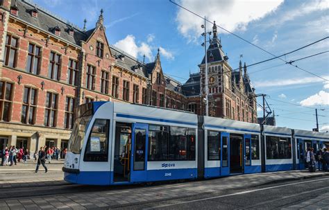 Tips for easy & cheap travel by bus, train and metro in Amsterdam