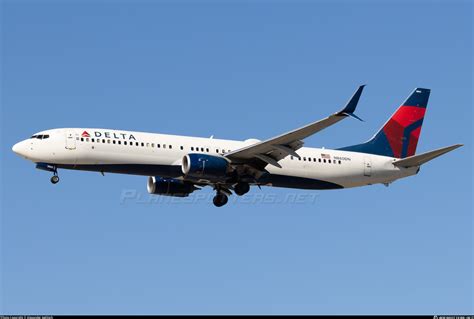 N Dn Delta Air Lines Boeing Er Wl Photo By Alexander