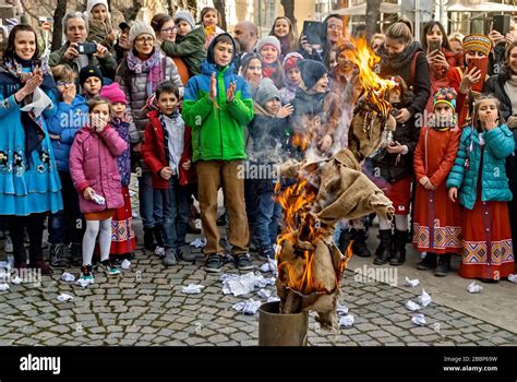 Bulgaria Traditional Dress Hi Res Stock Photography And Images Alamy