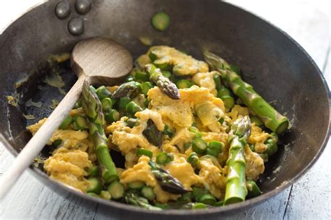 Ricetta Uova Strapazzate Con Asparagi Il Club Delle Ricette Ricetta