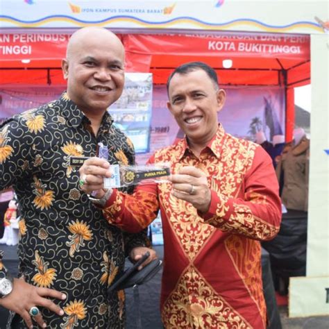 Tinjau Stand IPDN Expo Asisten III Setda Agam Harapkan Kader Muda IPDN