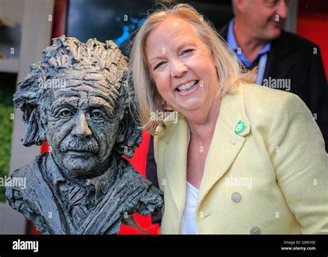 Dragons Den Star Deborah Meaden Hi Res Stock Photography And Images Alamy