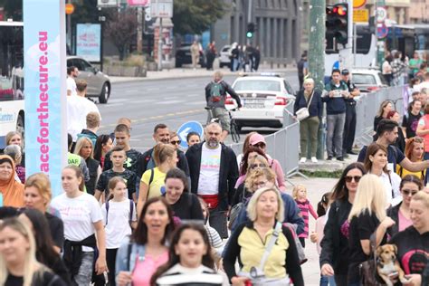 Pogledajte Kako Je Na Ulicama Sarajeva Velik Odziv Gra Ana Na Utrci