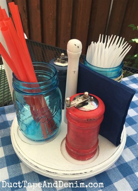 How to Make an Easy Patriotic Salt and Pepper Picnic Caddy from Thrifted Finds