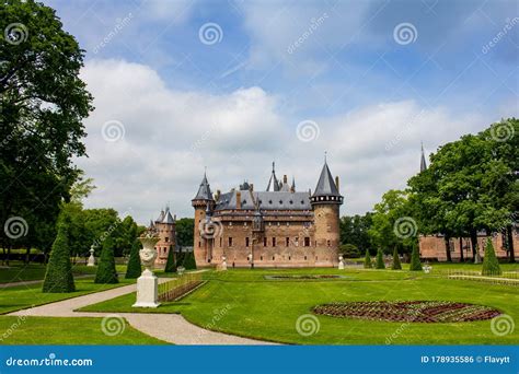 De Haar Castle and Gardens - View from the Back Editorial Photo - Image ...