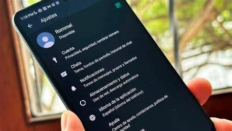 Así puedes activar el modo super oscuro de Whatsapp