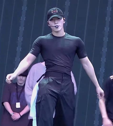 Pin By Le Bieta On Ateez Sans Cute Cute Asian Guys Hot Korean Guys