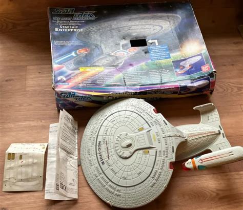 1992 PARAMOUNT PICTURES PLAYMATES Star Trek USS Enterprise NCC 1701 D