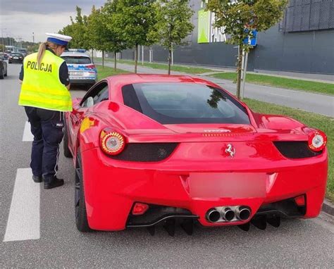 Czerwone Ferrari pędziło przez Częstochowę za szybko o ponad 70 km h