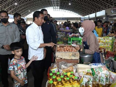 Cek Harga Pangan Di Pasar Pal Tugu Depok Jokowi Harga Bahan Pokok Stabil