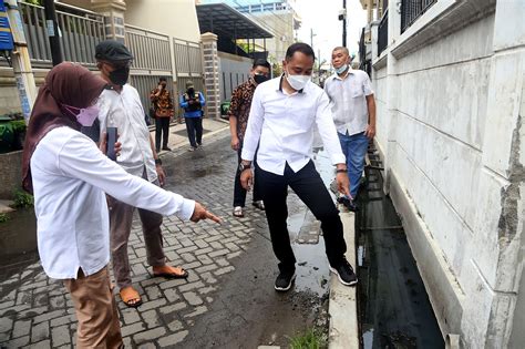 Terima Laporan Warga Soal Banjir Eri Cahyadi Tinjau Langsung Jpnn