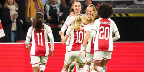 Enorme Stunt Ajax Vrouwen Legt Ongeslagen Fc Twente Over De Knie