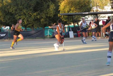 Por El Mendocino De Hockey Femenino San Jorge Y Del Carmen Tenis Club