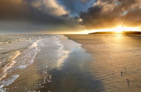 Premium Photo Gold Sunrise Over North Sea Coast