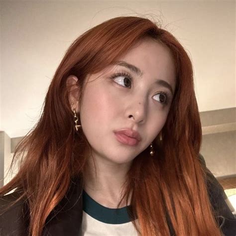 Pin On Yunjin 🎧 In 2024 Hair Icon Orange Hair Yunjin Kim