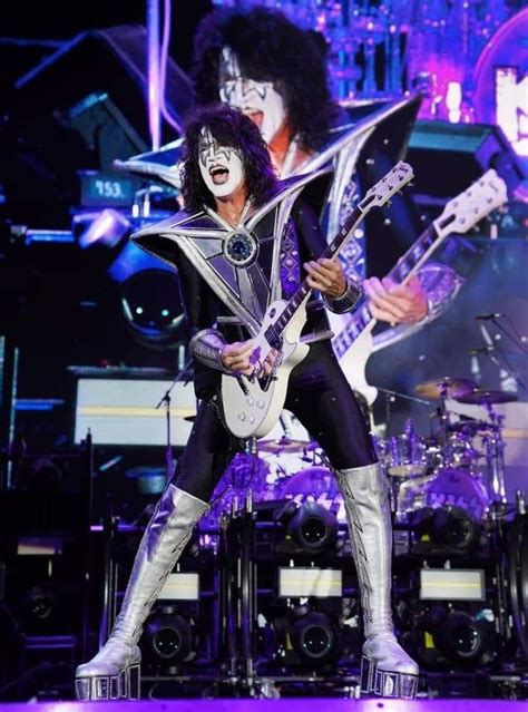 Pin Em Ace Frehley And Tommy Thayer The Spaceman I Love Music