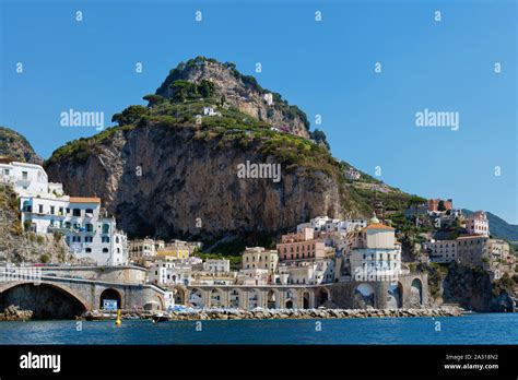 Amalfi Und Berge Fotos Und Bildmaterial In Hoher Aufl Sung Alamy