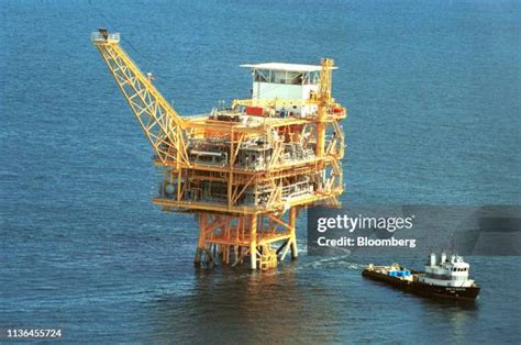 Gulf Of Mexico Oil Platform Photos And Premium High Res Pictures