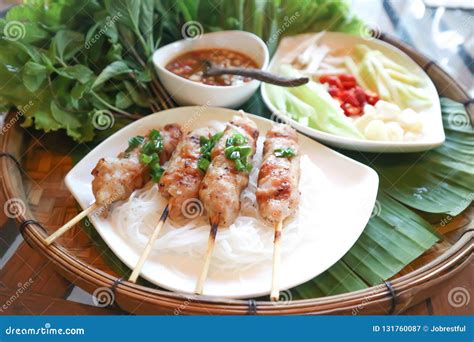 Carne De Porco Assada Macarronete Ou Vietnamiano Assada Imagem De