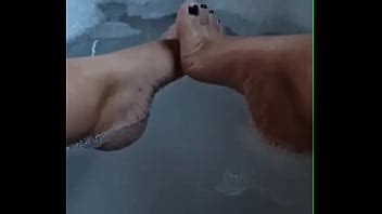 BBW muestra los pies y el coño gordo en la bañera XVIDEOS