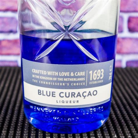 Ликёр Блю Кюрасао (Blue Curacao): понятие, история, как пить