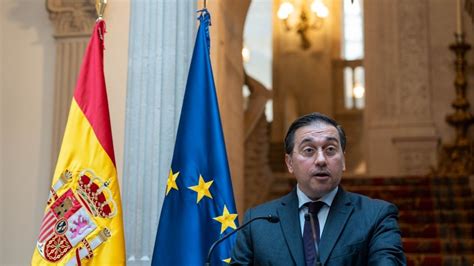 El Pp Fuerza Al Ministro Albares A Condenar En El Senado La Dictadura