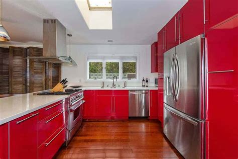 28 Red Kitchen Ideas with Red Cabinets (Photos) - Home Stratosphere