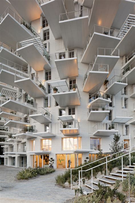 Larbre Blanc Et Lumineux De Sou Fujimoto Montpellier