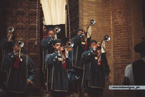 La Presentazione Del Drappellone Del Palio Di Agosto La Gallery