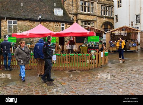 Market Stalls on Minster Court at Lincoln Christmas Market ...