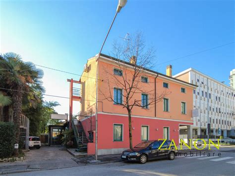 Stabile Palazzo In Vendita Con Terrazzo A Gorizia San Rocco 26