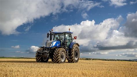 New Holland T7 300 Long Wheelbase Adds Power Without Increasing Size Or Decreasing