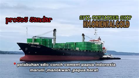 Kapal Container Km Oriental Gold Sandar Di Pelabuhan Semen Conch