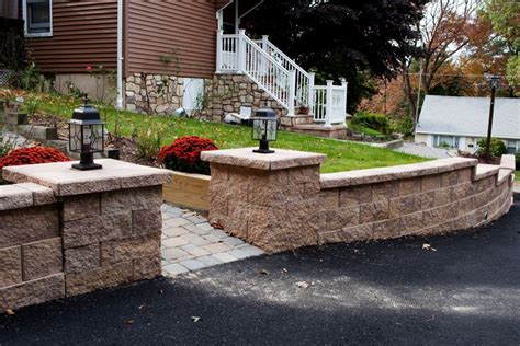 Modern Looking Retaining Wall Blocks Cornerstone®