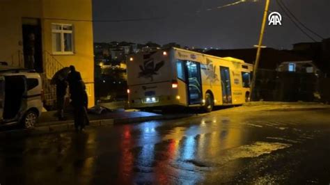 İETT otobüsü park halindeki araçlara çarptı