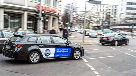 Berlins Taxifahrer Protestieren Gegen Fahrgastklau Und Uber Kommt