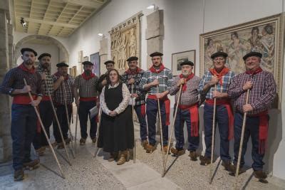 M S De Un Centenar De Personas Asisten A La Conferencia Sobre El Origen