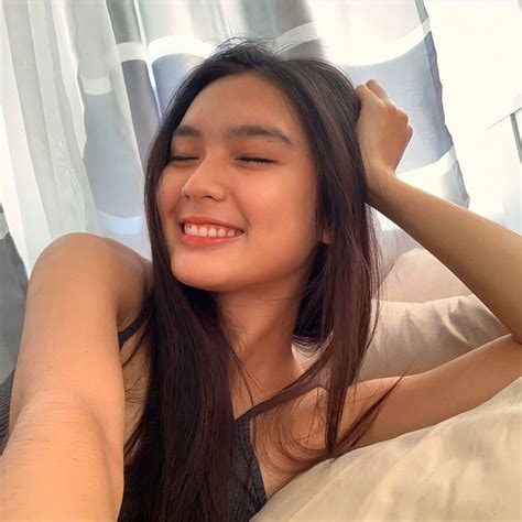 Francine Diaz Filipina Beauty Nadine Lustre Fashion Self Portrait Poses