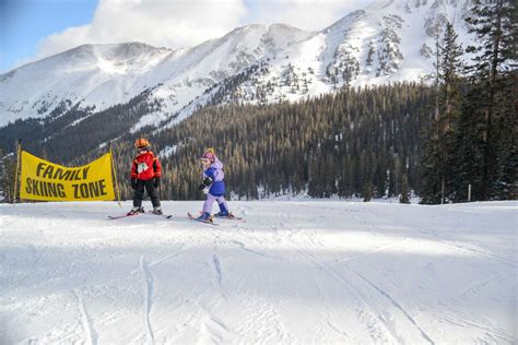 17 Best Ski Resorts For Beginners in the United States - Skiing Kids