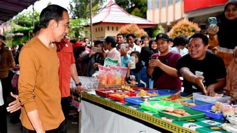 Jokowi Salat Idul Fitri Di Jakarta Gibran Di Solo Open House